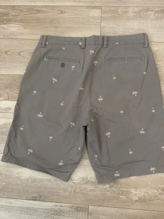 Old Navy Men’s Gray Palm Embroidered Flat-Front Shorts - Ultimate Slim size 34 - Picture 3 of 4